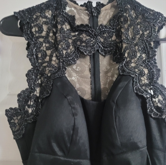 Xscape formal black gown size 4 - Picture 3 of 7